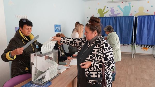 Большинство жителей Донбасса поддержали присоединение к России<br />
