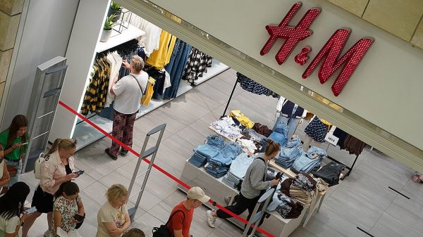 FT написала о больших убытках H&M из-за закрытия бизнеса в России<br />
