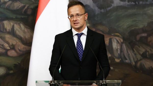 Глава МИД Венгрии назвал бессмысленной погоню за новым пакетом санкций