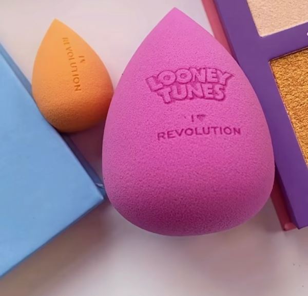 
<p>                        Looney tunes x i heart revolution</p>
<p>                    