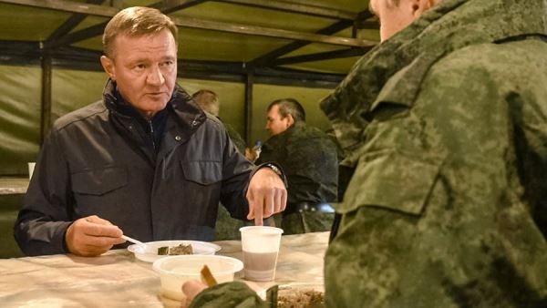 Глава Курской области раскритиковал условия в воинских частях региона