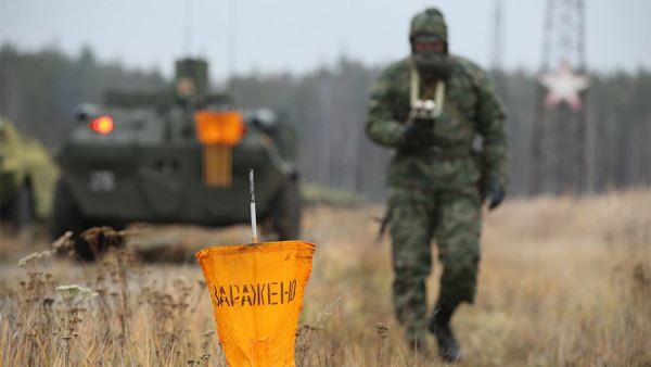 В Забайкалье российские военнослужащие освоили вождение боевой техники и РХБЗ
